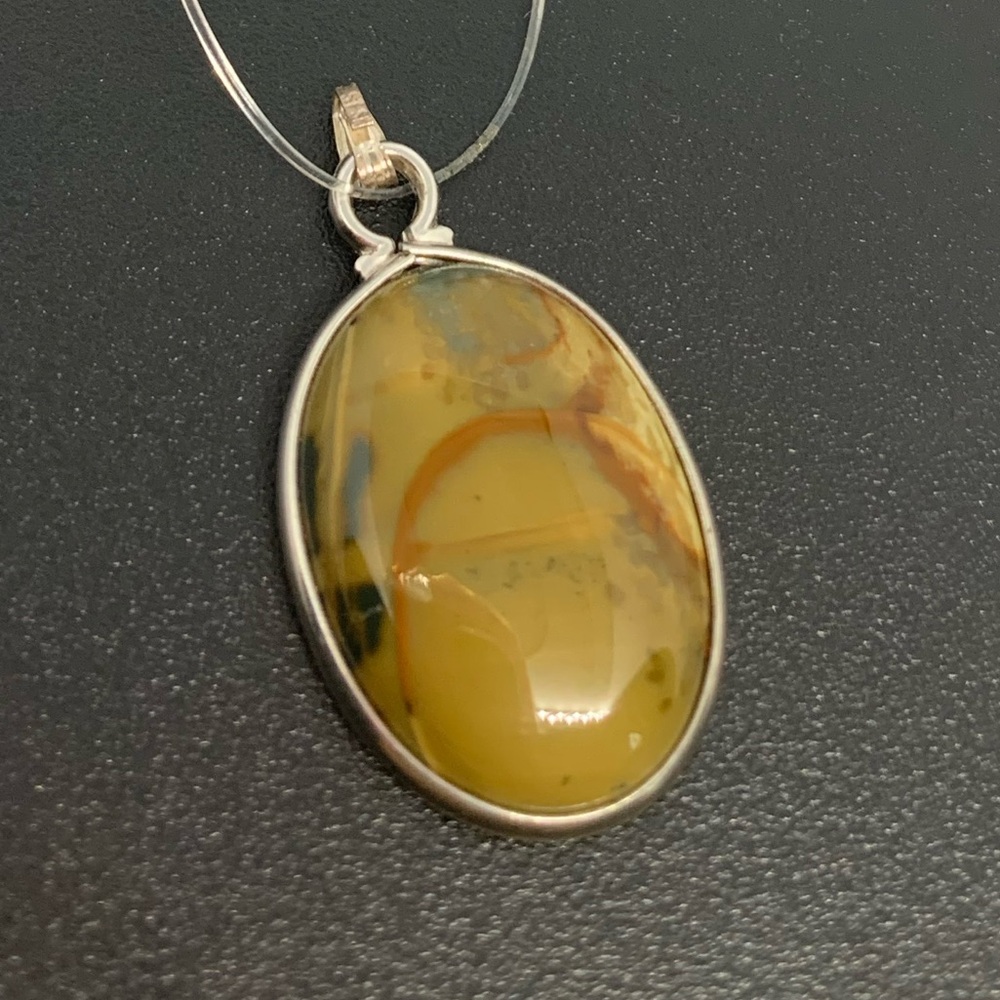 Beautiful Women’s Vintage Sterling Silver Crystal Pendant